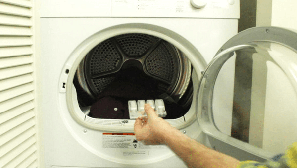 how to unwrinkle clothes without an iron