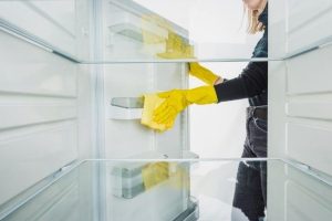 Cleaning refrigrator